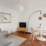 דירה | Your Family Escape *